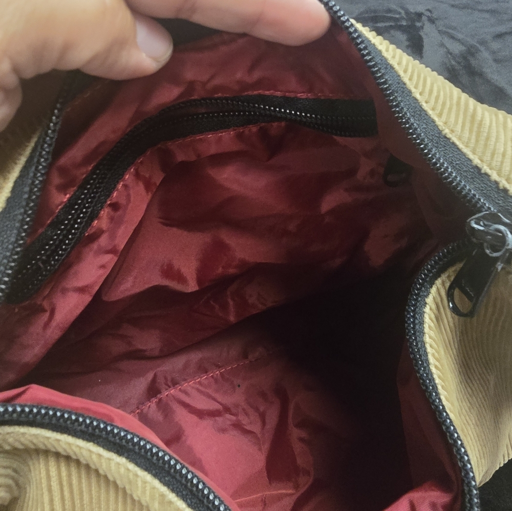 Levi's Classic Tan Corduroy Shoulder Bag - Picture 6 of 9